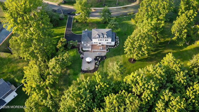 11 Mohican Drive, Middletown, NJ 07748