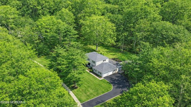 11 Mohican Drive, Middletown, NJ 07748