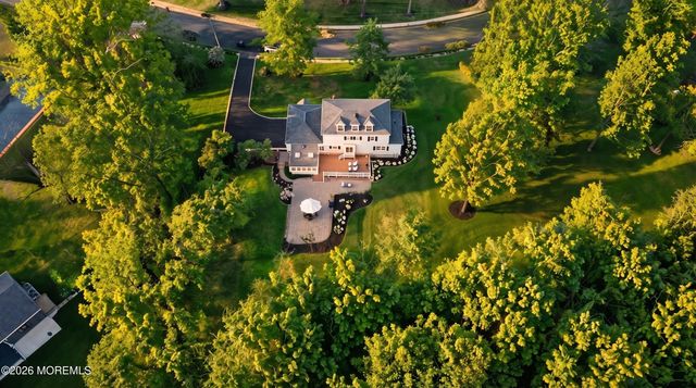 11 Mohican Drive, Middletown, NJ 07748