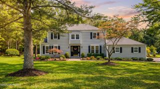 11 Mohican Drive, Middletown, NJ 07748