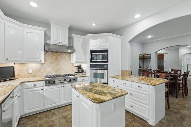 3241 Caleb Court E, Midlothian, TX 76065
