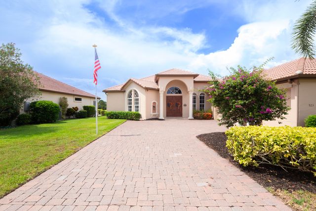 923 SW Grand Reserves Boulevard, Port St. Lucie, Port St Lucie, FL 34986