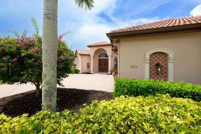923 SW Grand Reserves Boulevard, Port St. Lucie, Port St Lucie, FL 34986