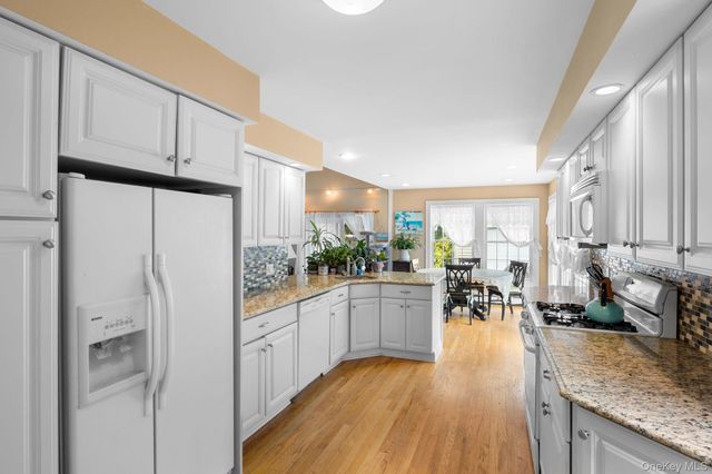 39 Bayview Avenue, Bayport, NY 11705