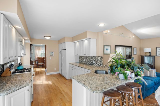 39 Bayview Avenue, Bayport, NY 11705