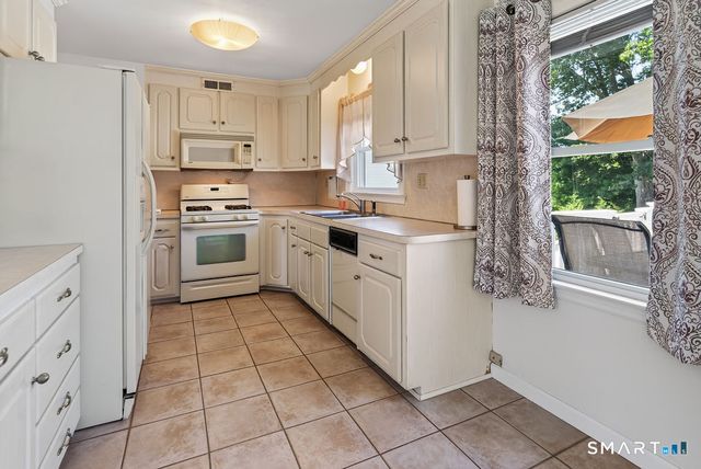 4 McKinnel Court, Branford, CT 06405