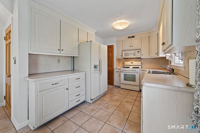 4 McKinnel Court, Branford, CT 06405