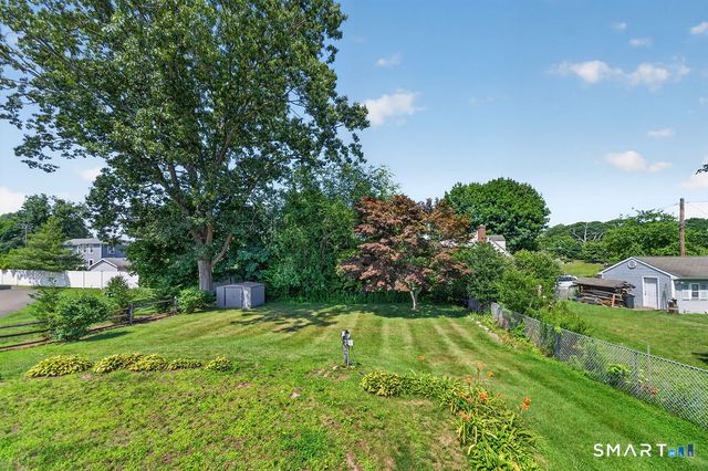 4 McKinnel Court, Branford, CT 06405