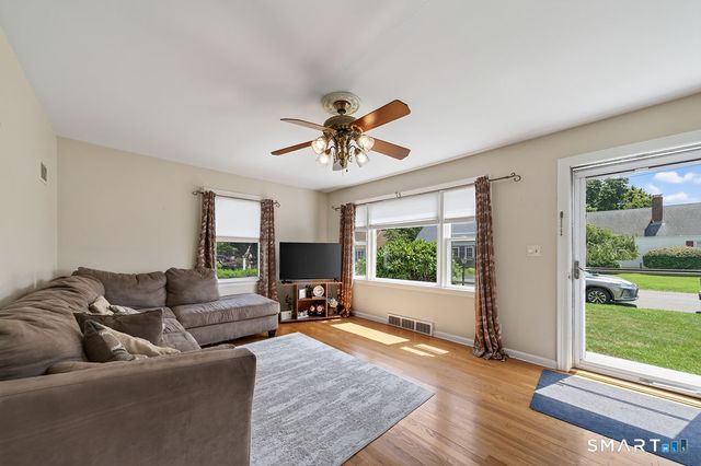 4 McKinnel Court, Branford, CT 06405