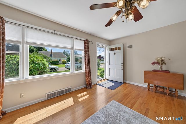 4 McKinnel Court, Branford, CT 06405
