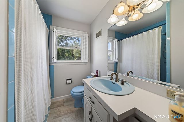 4 McKinnel Court, Branford, CT 06405