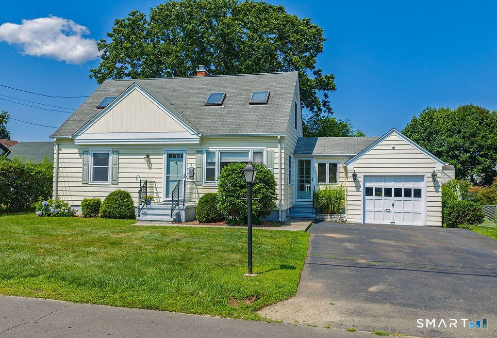 4 McKinnel Court, Branford, CT 06405