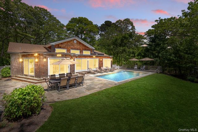4 Lakewood Lane, Quogue, NY 11959