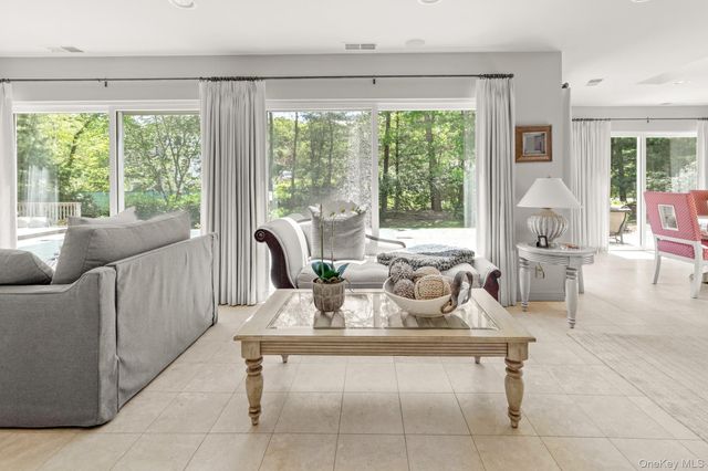 4 Lakewood Lane, Quogue, NY 11959