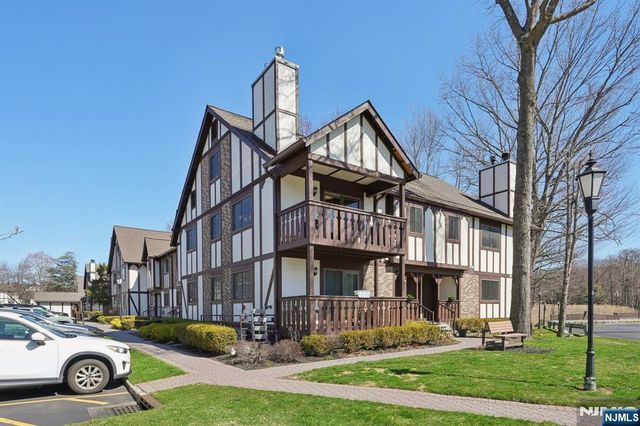 1810 Faulkner Court, Mahwah, NJ 07430