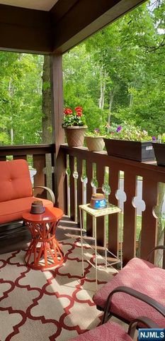 1810 Faulkner Court, Mahwah, NJ 07430