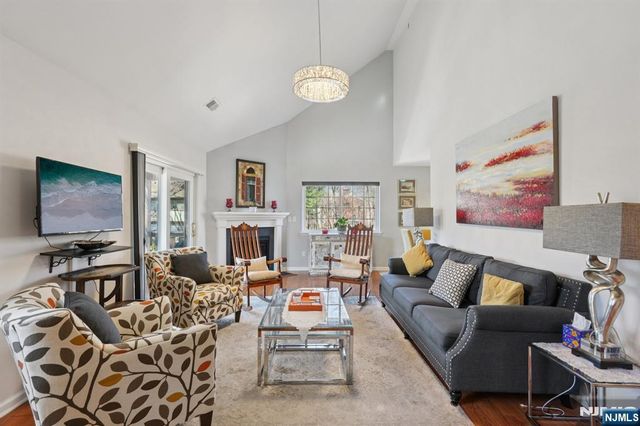 1810 Faulkner Court, Mahwah, NJ 07430