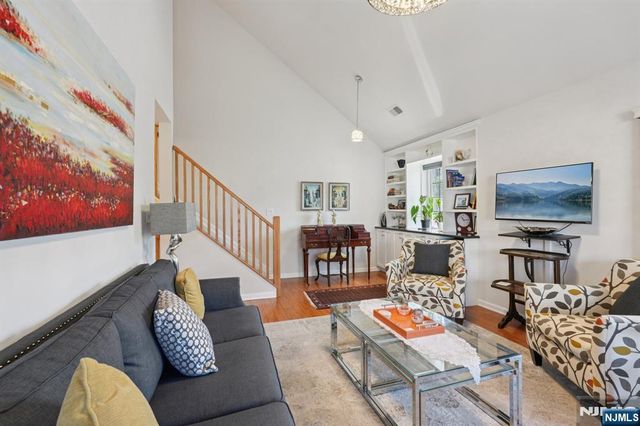 1810 Faulkner Court, Mahwah, NJ 07430