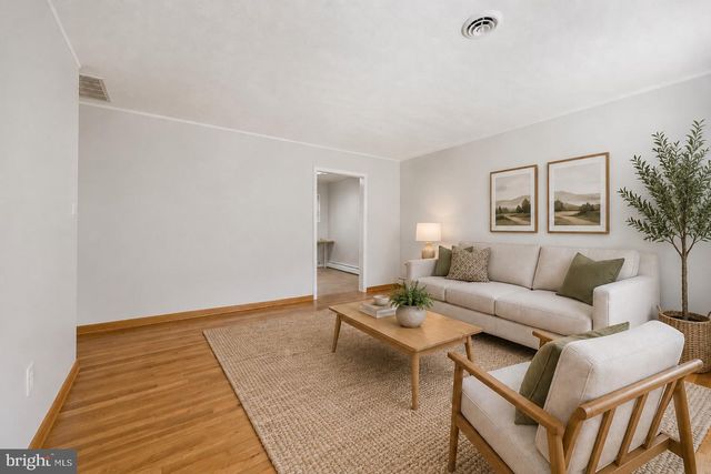 14208 BREMERTON DR, Woodbridge, VA 22193