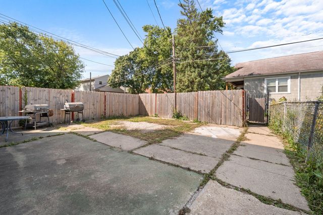 1302 W 98th Place, Chicago, IL 60643