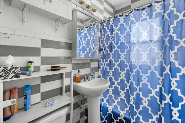 1302 W 98th Place, Chicago, IL 60643