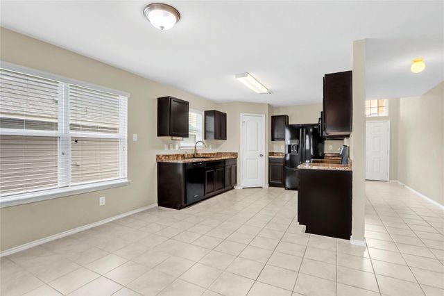 1048 Dumfries DR, Seguin, TX 78155