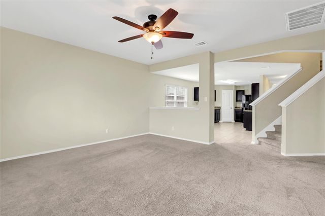 1048 Dumfries DR, Seguin, TX 78155