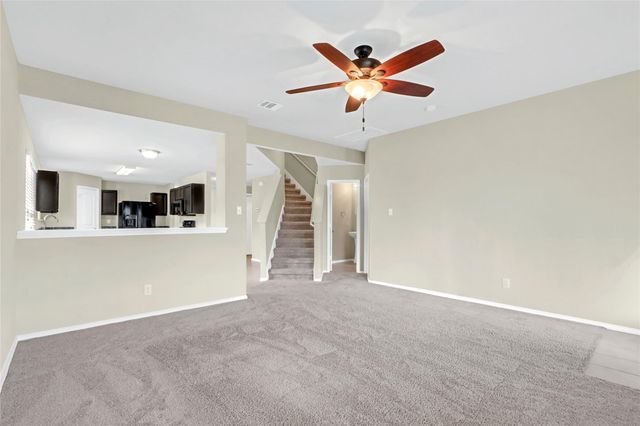 1048 Dumfries DR, Seguin, TX 78155