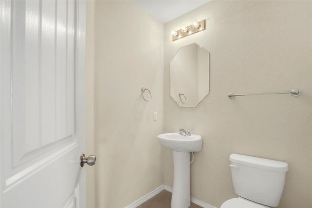 1048 Dumfries DR, Seguin, TX 78155