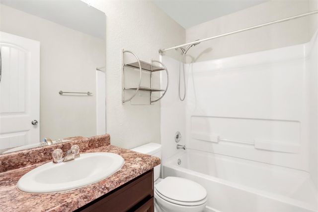 1048 Dumfries DR, Seguin, TX 78155