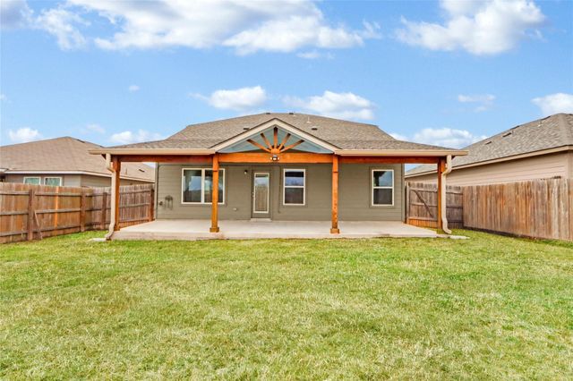 1048 Dumfries DR, Seguin, TX 78155