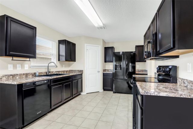 1048 Dumfries DR, Seguin, TX 78155