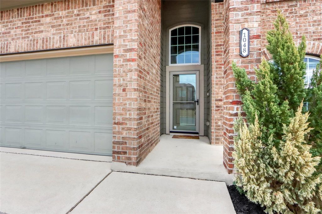 1048 Dumfries DR, Seguin, TX 78155