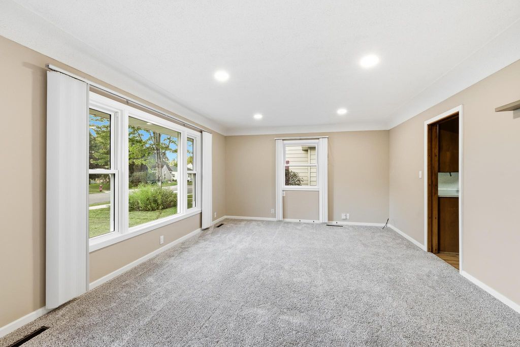 307 S 4th Street, Le Sueur, MN 56058 — photo 4