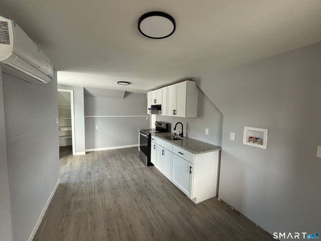 231 Goddard Avenue 3rd Floor, Bridgeport, CT 06610