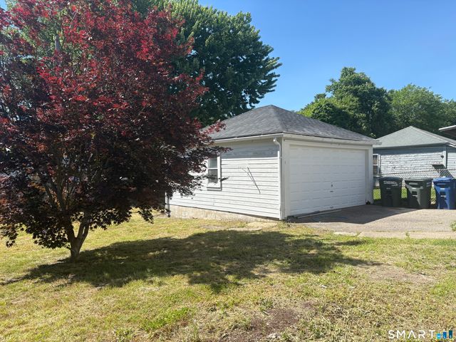 231 Goddard Avenue 3rd Floor, Bridgeport, CT 06610