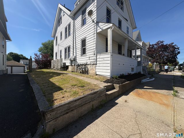 231 Goddard Avenue 3rd Floor, Bridgeport, CT 06610