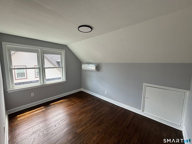 231 Goddard Avenue 3rd Floor, Bridgeport, CT 06610