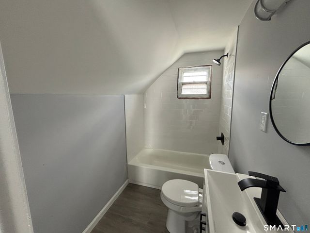 231 Goddard Avenue 3rd Floor, Bridgeport, CT 06610