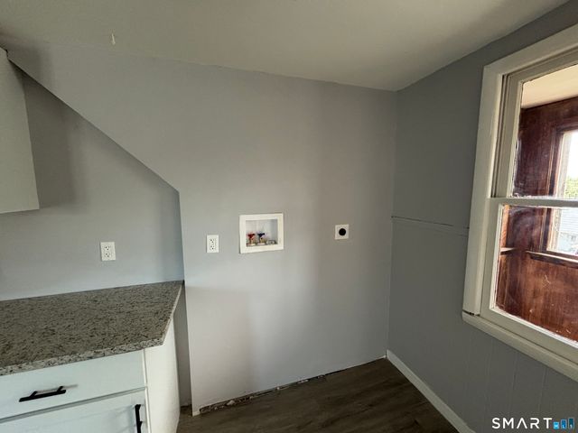 231 Goddard Avenue 3rd Floor, Bridgeport, CT 06610
