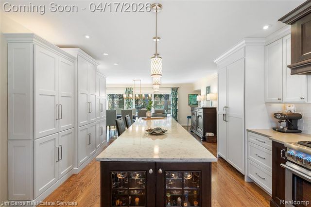 47 Roslyn Road, Grosse Pointe Shores, MI 48236