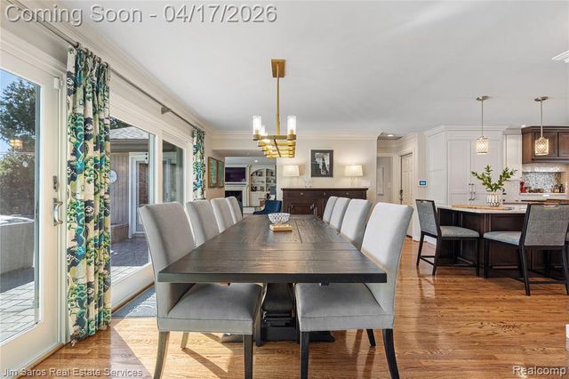 47 Roslyn Road, Grosse Pointe Shores, MI 48236