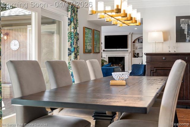 47 Roslyn Road, Grosse Pointe Shores, MI 48236