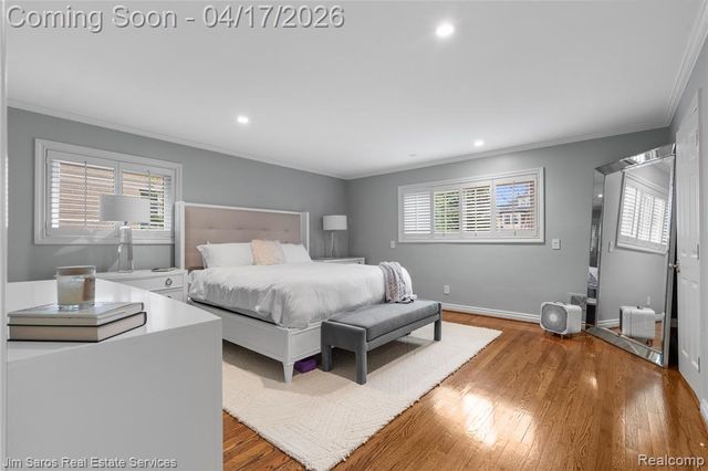 47 Roslyn Road, Grosse Pointe Shores, MI 48236