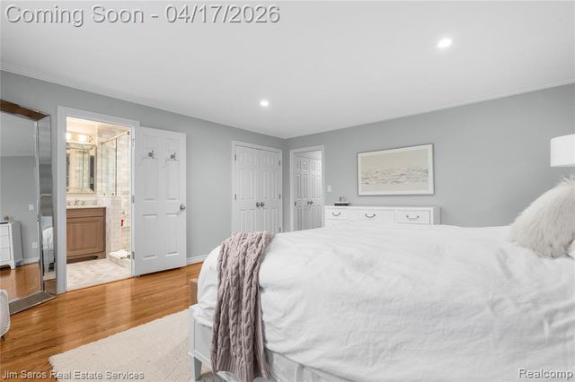 47 Roslyn Road, Grosse Pointe Shores, MI 48236