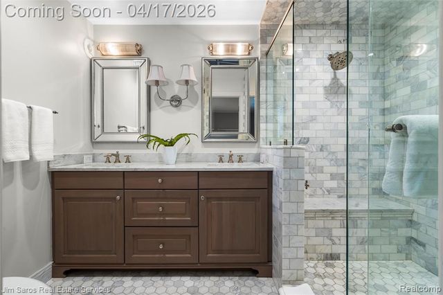 47 Roslyn Road, Grosse Pointe Shores, MI 48236