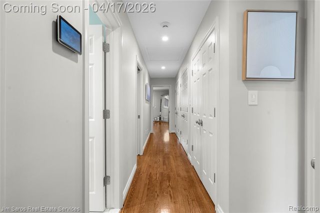47 Roslyn Road, Grosse Pointe Shores, MI 48236