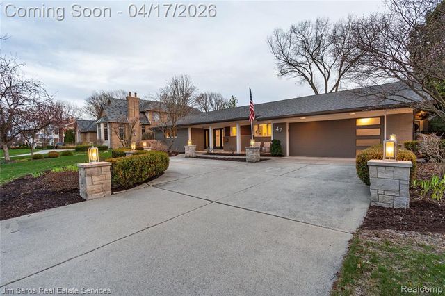 47 Roslyn Road, Grosse Pointe Shores, MI 48236