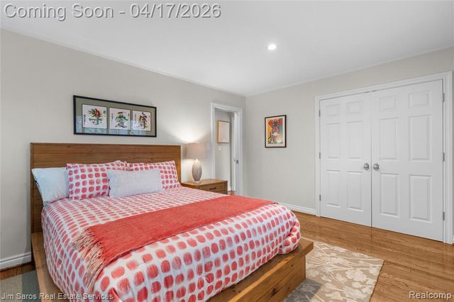 47 Roslyn Road, Grosse Pointe Shores, MI 48236