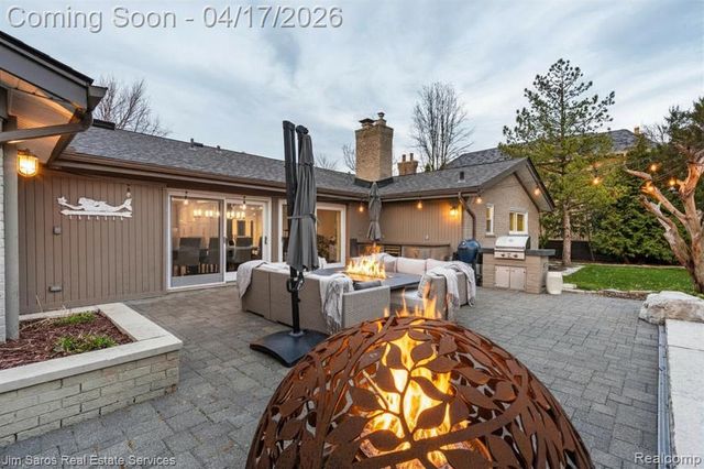 47 Roslyn Road, Grosse Pointe Shores, MI 48236